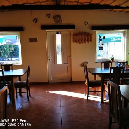 Restaurace A Penzion U Jessyho Перна Екстериор снимка
