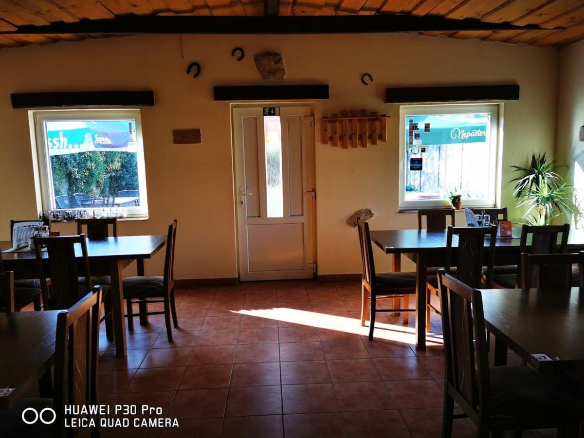 Restaurace A Penzion U Jessyho Перна Екстериор снимка