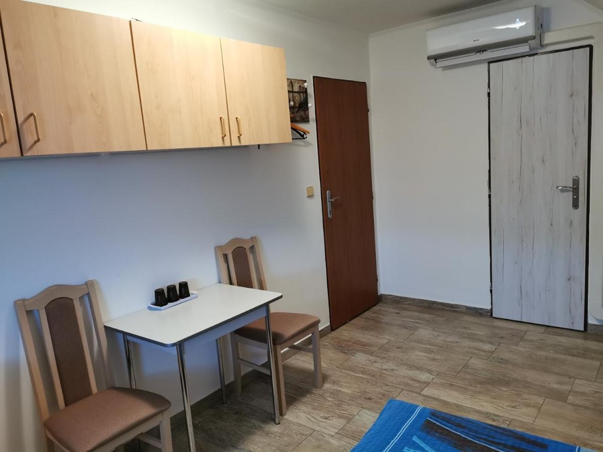 Restaurace A Penzion U Jessyho Перна Екстериор снимка