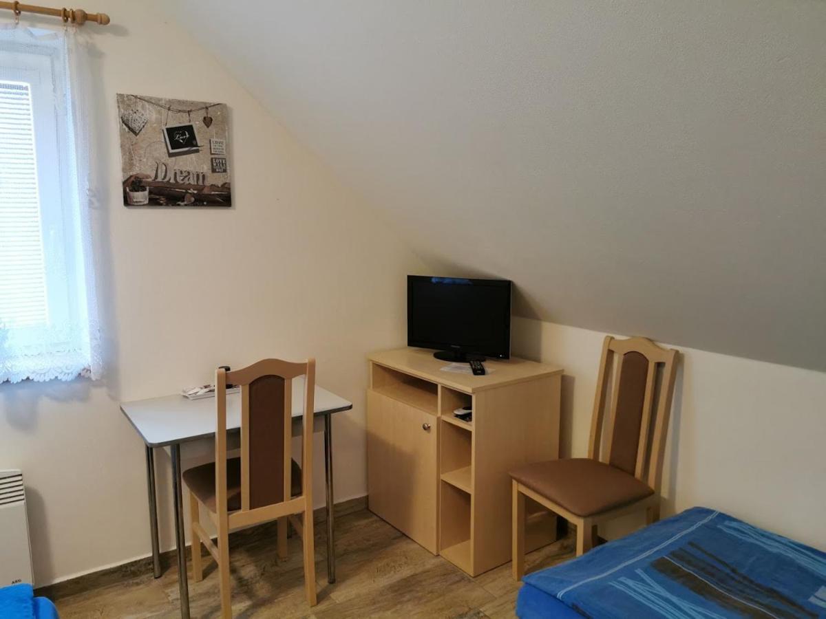 Restaurace A Penzion U Jessyho Перна Екстериор снимка