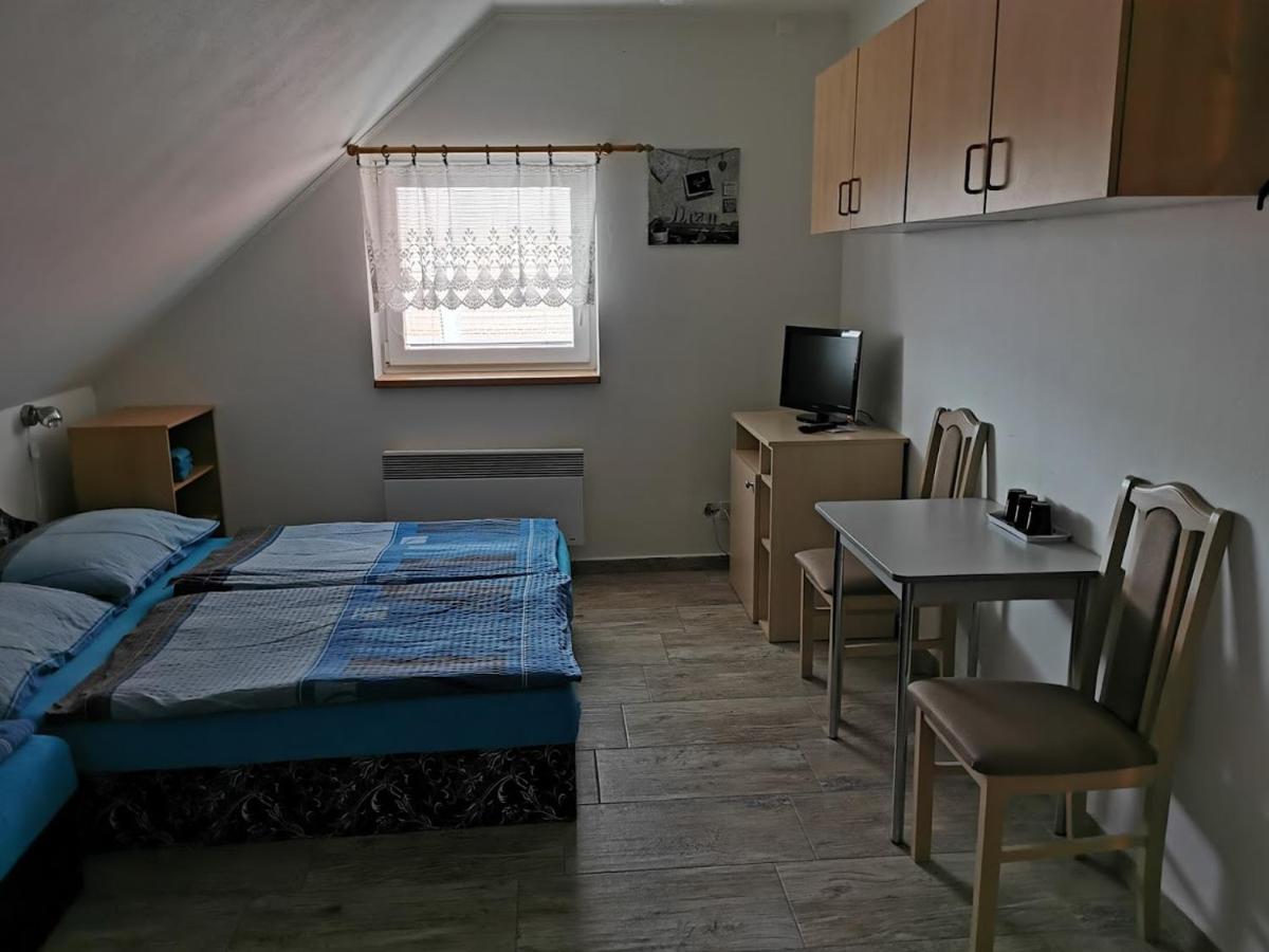 Restaurace A Penzion U Jessyho Перна Екстериор снимка